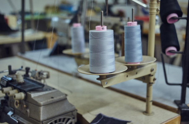 انواع نخ‌های صنعتی و کاربرد آن‌ها در نساجی، پزشکی و خودرو