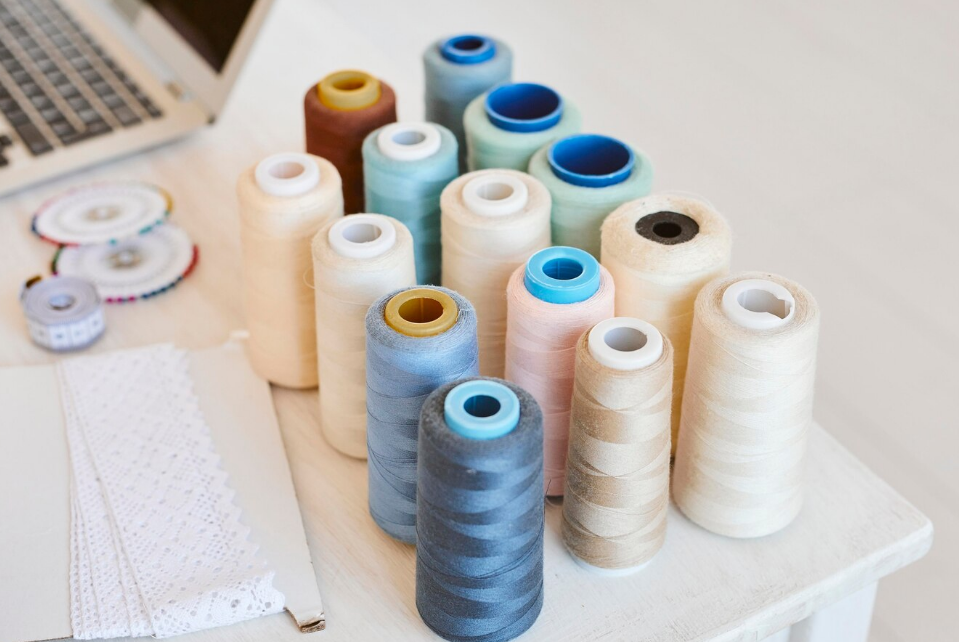 انواع نخ‌های صنعتی و کاربرد آن‌ها در نساجی، پزشکی و خودرو